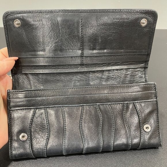 Prada Long Wallet Black Textured Leather Preloved (47180) - Picture 5 of 8